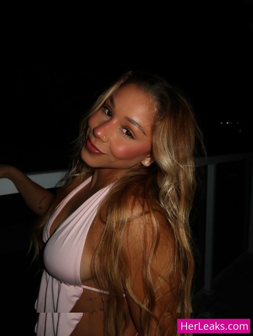 Flávia Saraiva - Image 17