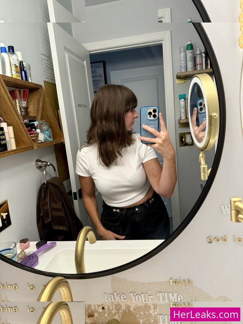 Gabbie Hanna - Image 94