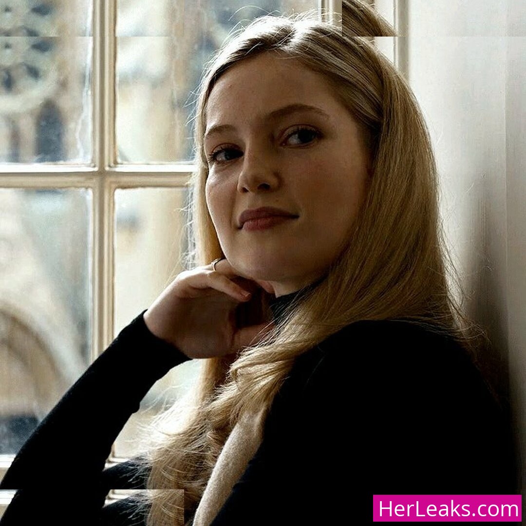 Hannah Dodd - Image 121