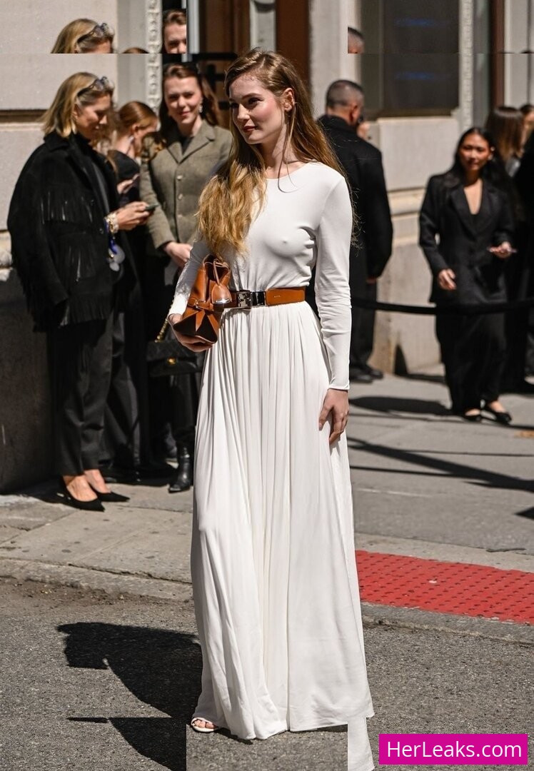 Hannah Dodd - Image 105