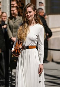 Hannah Dodd - Image 100