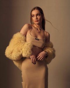 Hannah Dodd - Image 72