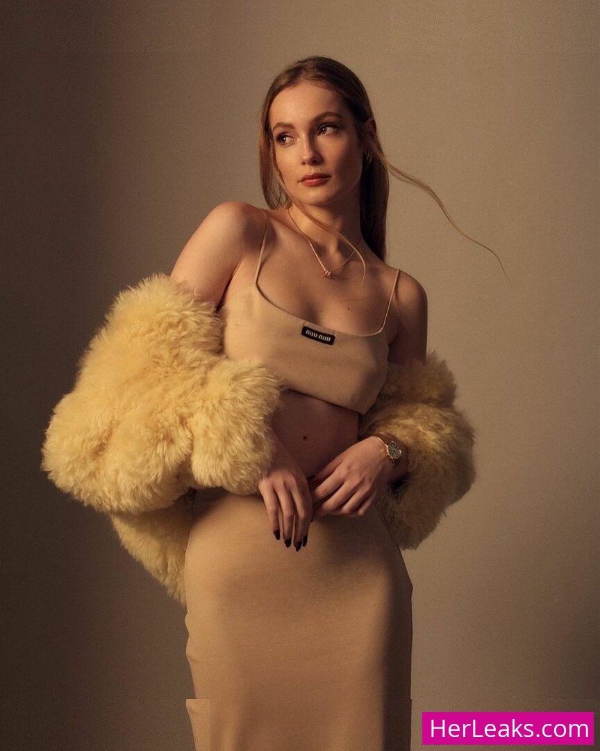 Hannah Dodd - Image 72