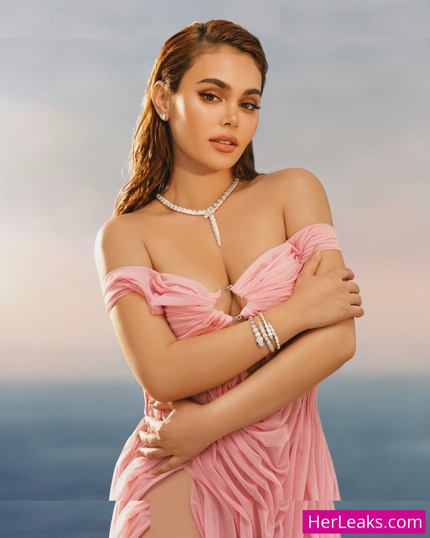 Ivana Alawi - Image 76