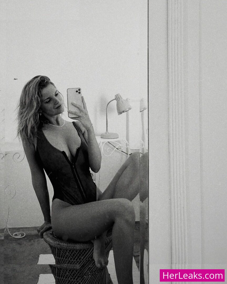 Julia Palha - Image 48