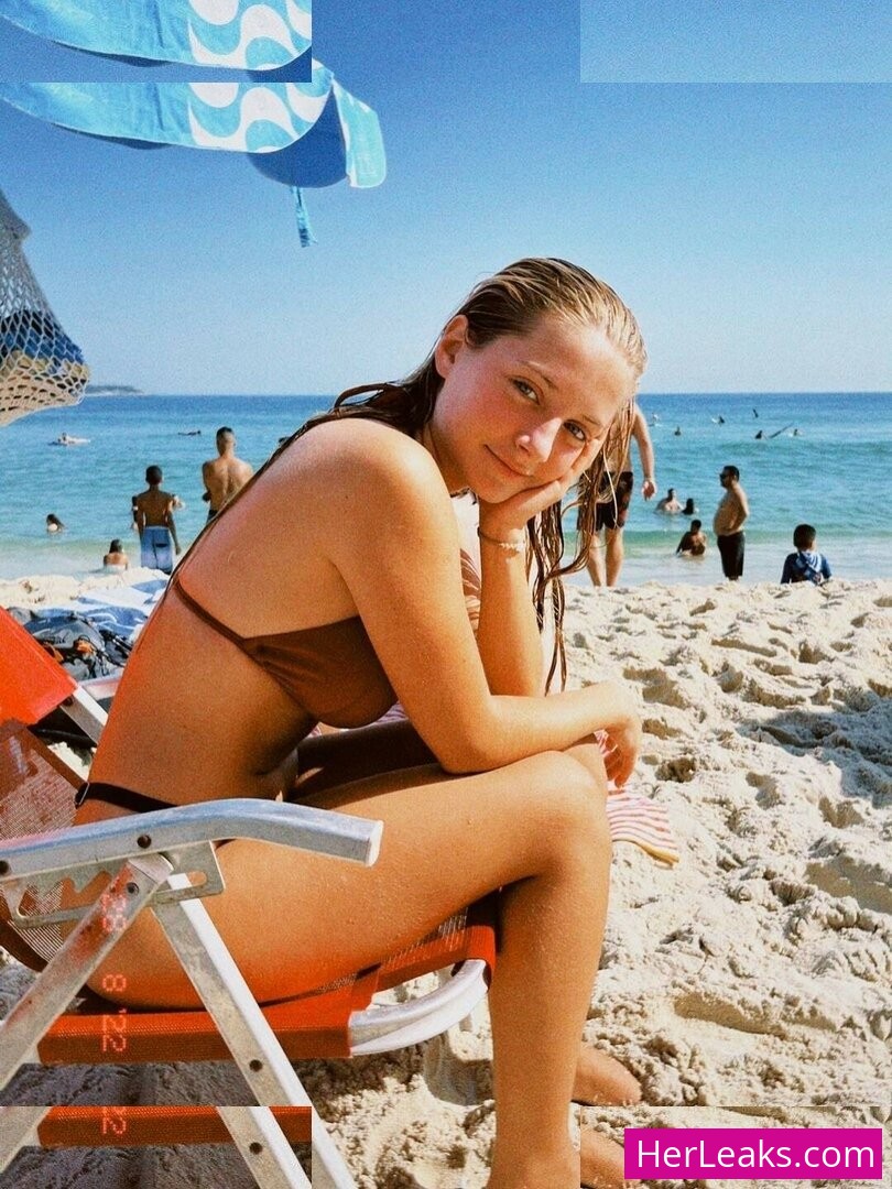 Julie Remoissenet - Image 60