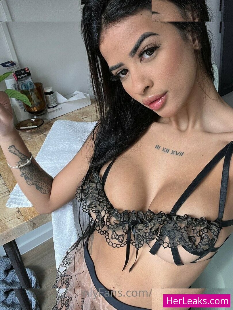 Kelly Oliveira - Image 171