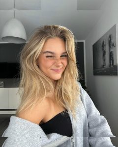 Lara Spengler - Image 180