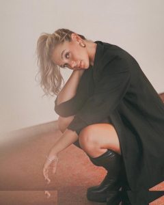 Lara Spengler - Image 159