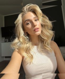 Lara Spengler - Image 140