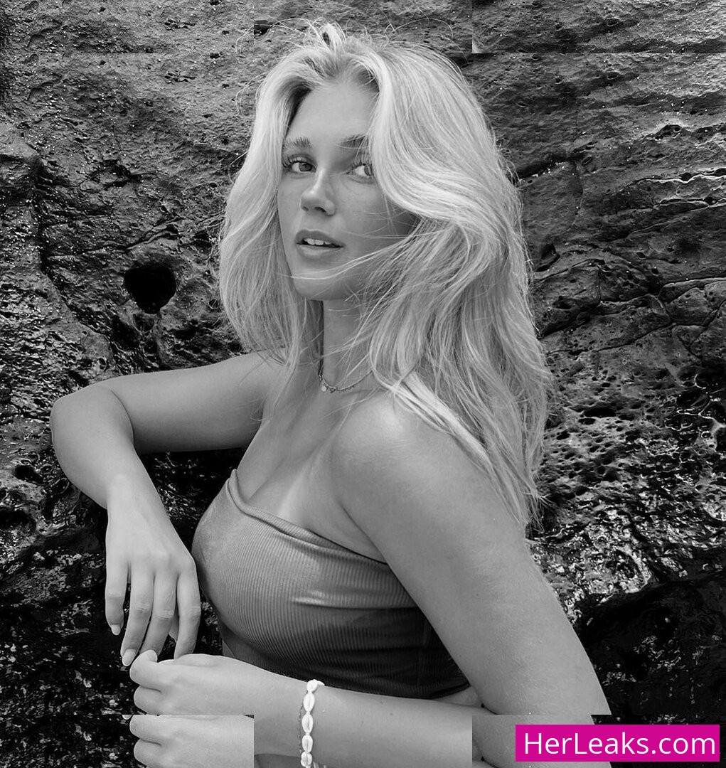 Lara Spengler - Image 124