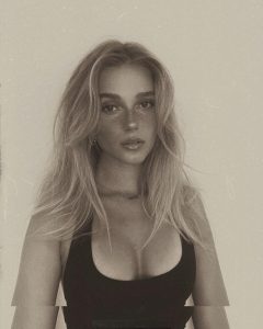 Lara Spengler - Image 116