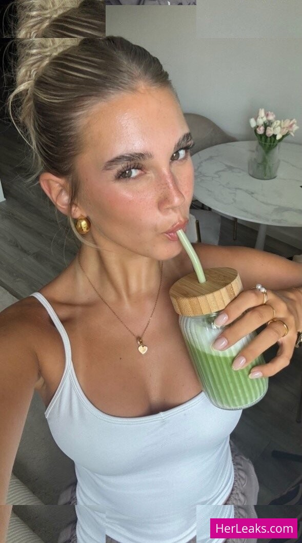 Lara Spengler - Image 68