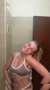 Lara Spengler - Image 67