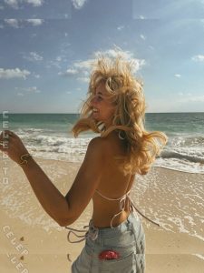 Lara Spengler - Image 15