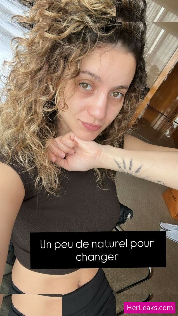 Laure Valée - Image 143