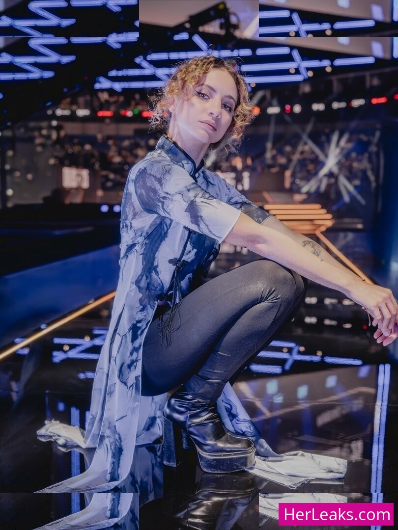 Laure Valée - Image 139
