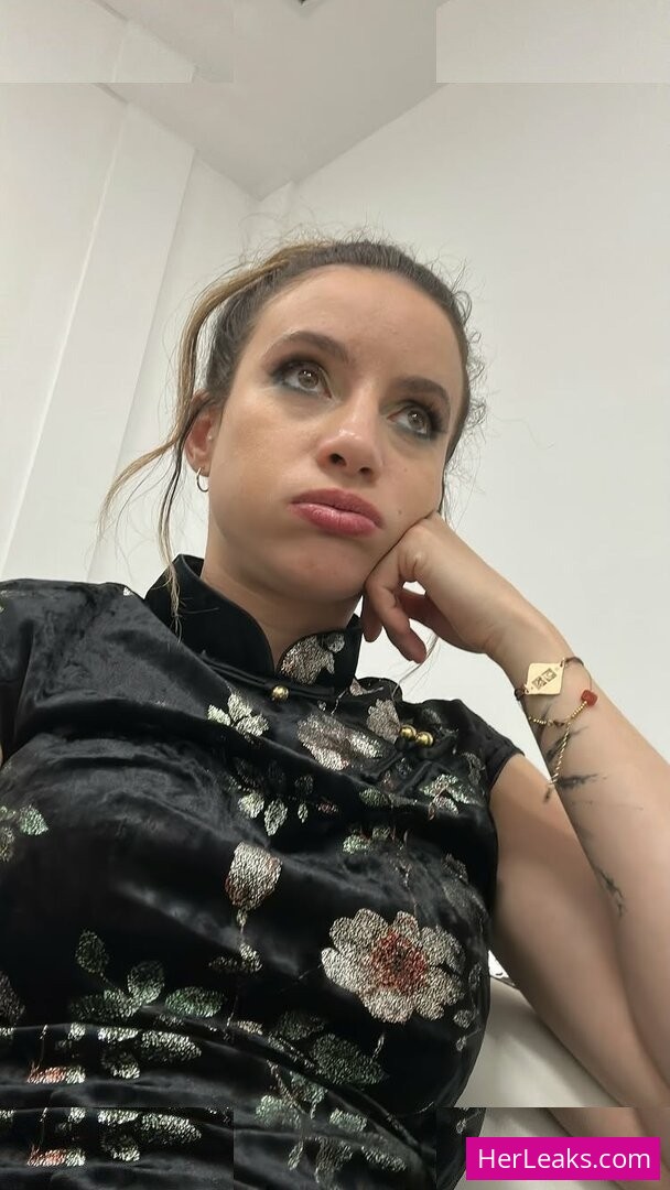 Laure Valée - Image 136
