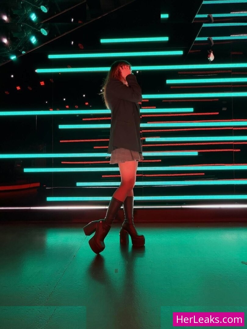 Laure Valée - Image 94
