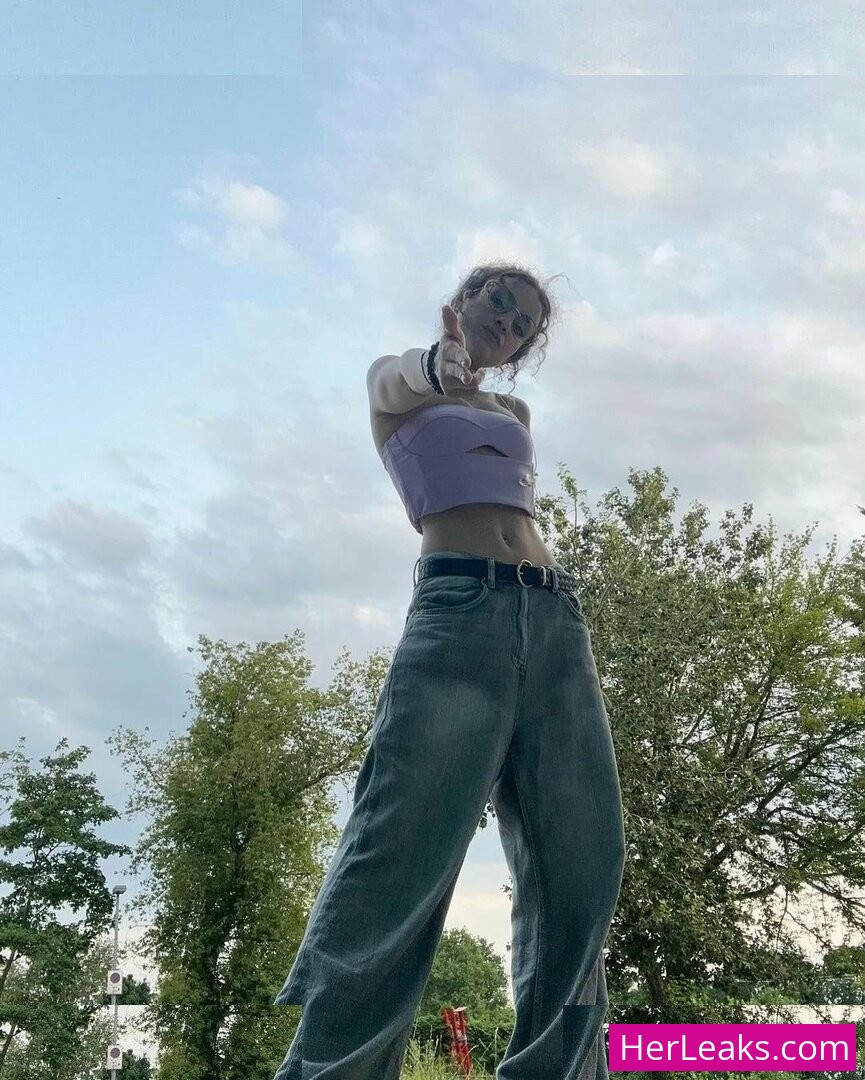 Laure Valée - Image 43
