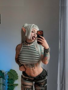 Leah Meow - Image 23