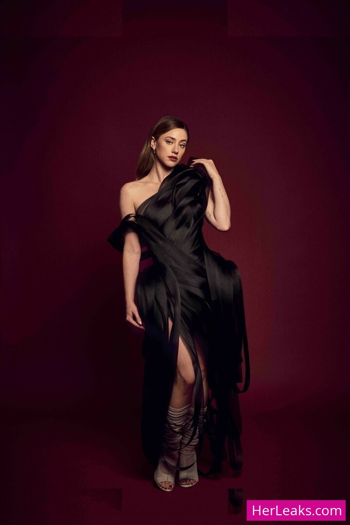 Lili Reinhart - Image 112