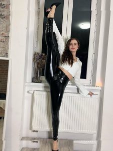 Lily Foxy - Image 9