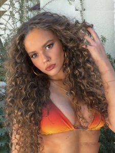 Madison Pettis - Image 21