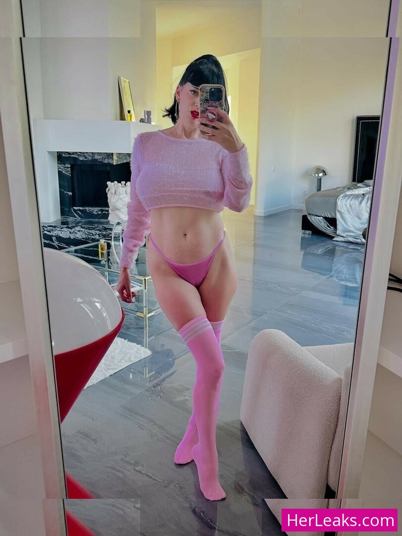 Megan Louise - Image 148