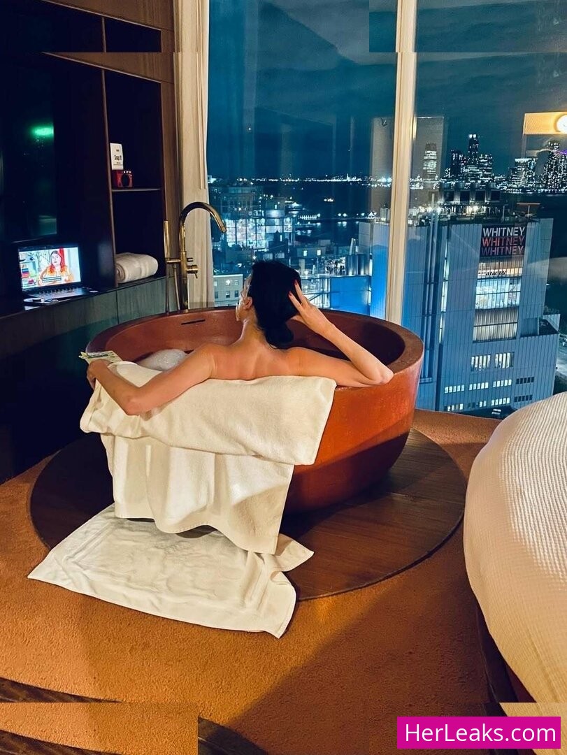 Megan Louise - Image 106
