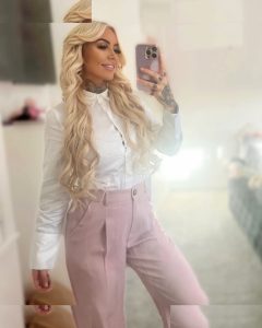 Megan Louise - Image 20