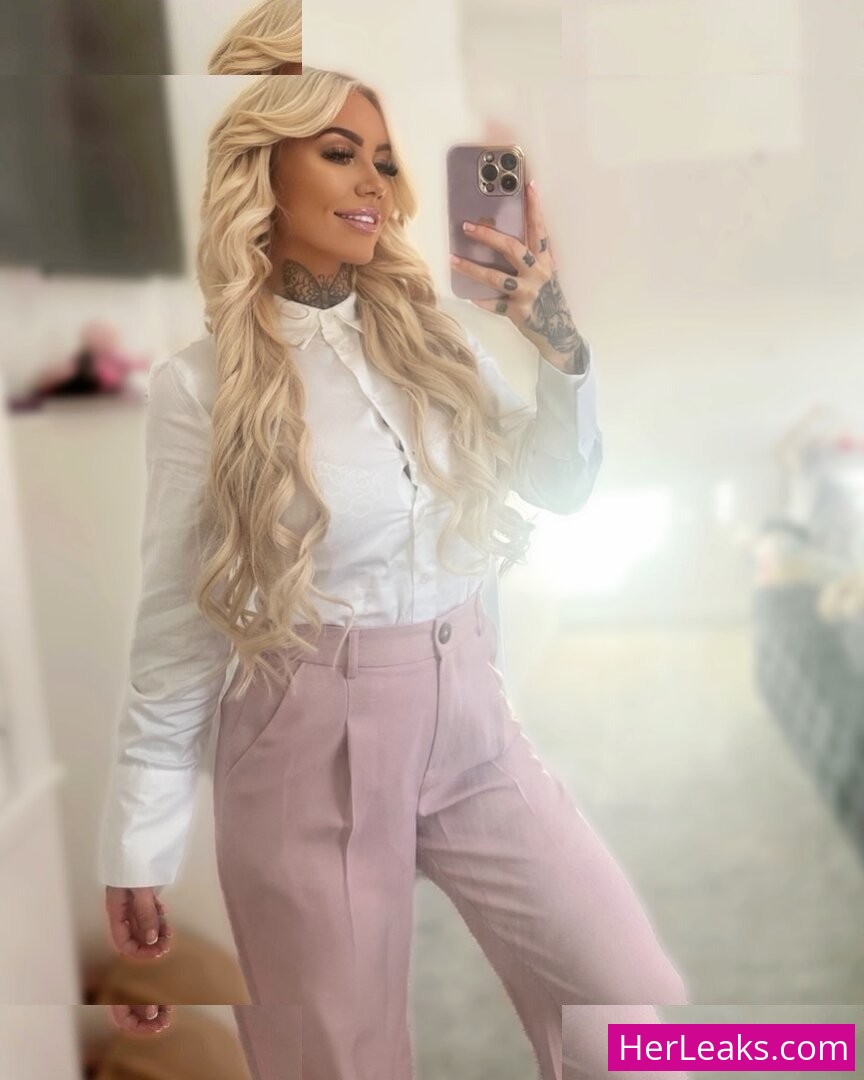 Megan Louise - Image 20