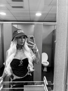 Megan Louise - Image 17