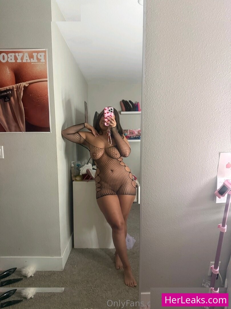 Meghan Márquez - Image 10