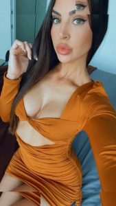 Melania Puntas - Image 175