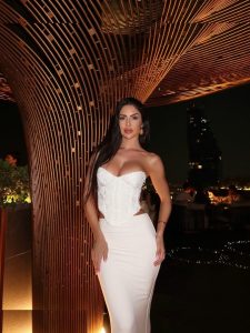 Melania Puntas - Image 153