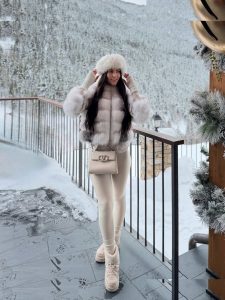 Melania Puntas - Image 95