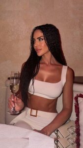 Melania Puntas - Image 61