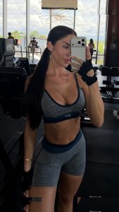 Melania Puntas - Image 39
