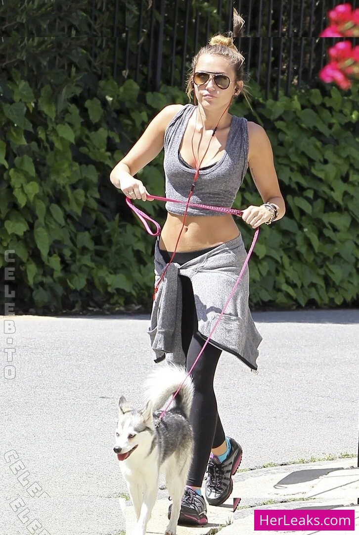Miley Cyrus - Image 100