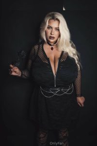 Nina Phoenix - Image 13