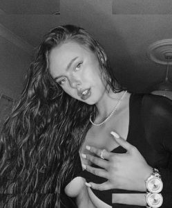 Olivia Safiri - Image 6