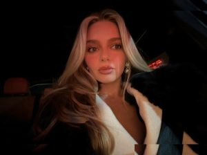 Samantha Riehl - Image 181