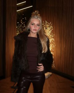 Samantha Riehl - Image 170