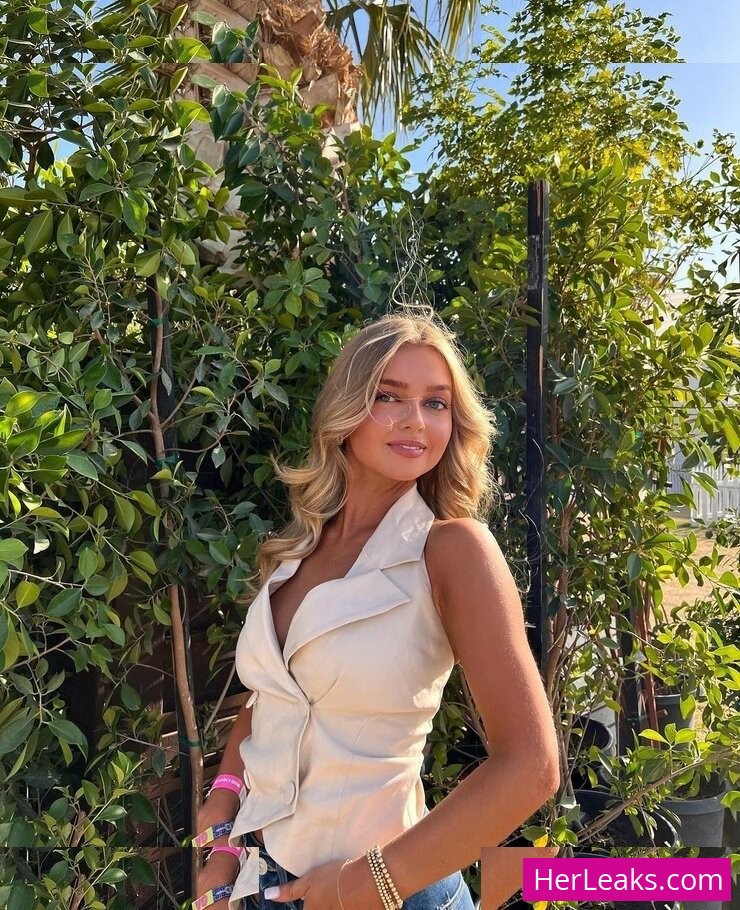 Samantha Riehl - Image 152