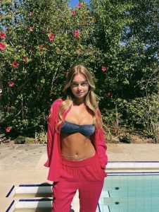 Samantha Riehl - Image 144