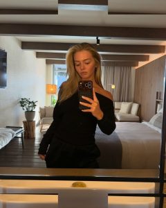 Samantha Riehl - Image 112