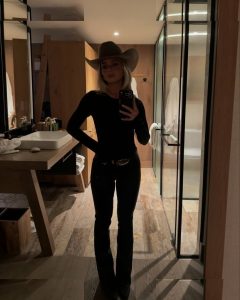 Samantha Riehl - Image 111