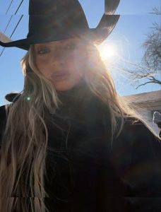 Samantha Riehl - Image 105