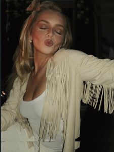 Samantha Riehl - Image 35